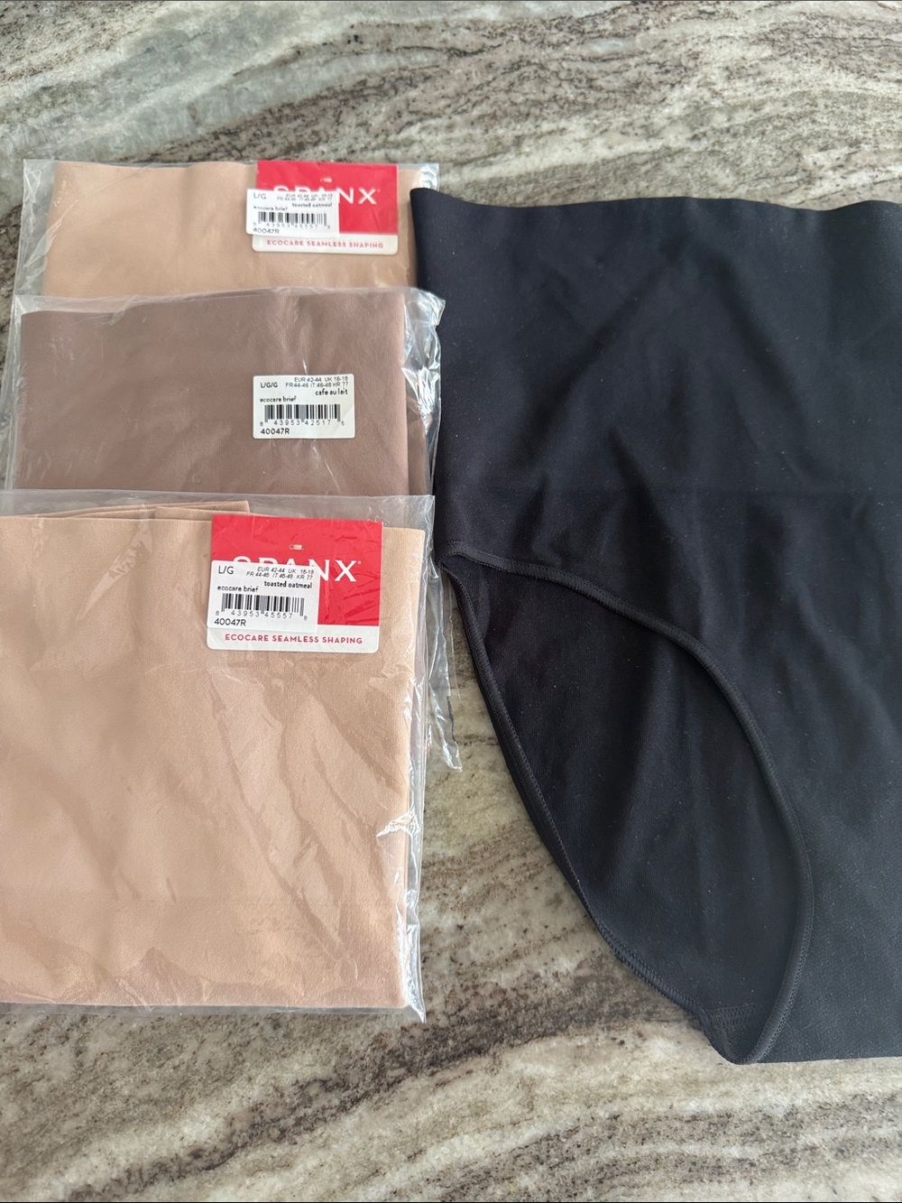 💥 NWT 4 pair SPANX Extraordinary Seamless Shaping Briefs - Black and Nude L